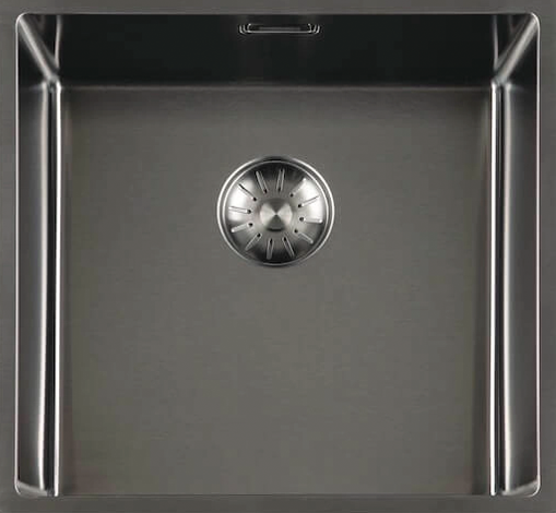 Waschbecken und Wasserhahn aus Gun Metal