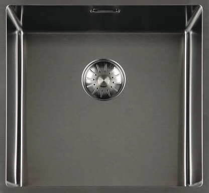 Waschbecken und Wasserhahn aus Gun Metal