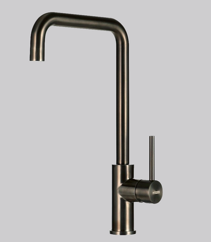 Waschbecken und Wasserhahn aus Gun Metal